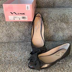 Nearly New Nina Windi-FY Gunmetal Reflective Flats